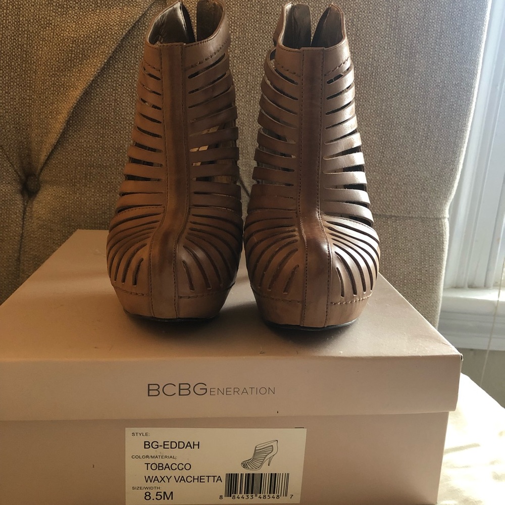 BRAND new Beautiful tan BCBGeneration heels, 8.5